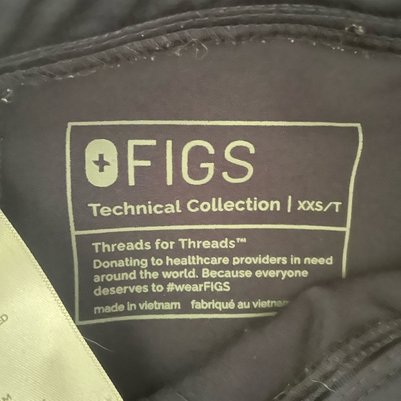 Figs scrubs top and pants - Picture 3 of 4